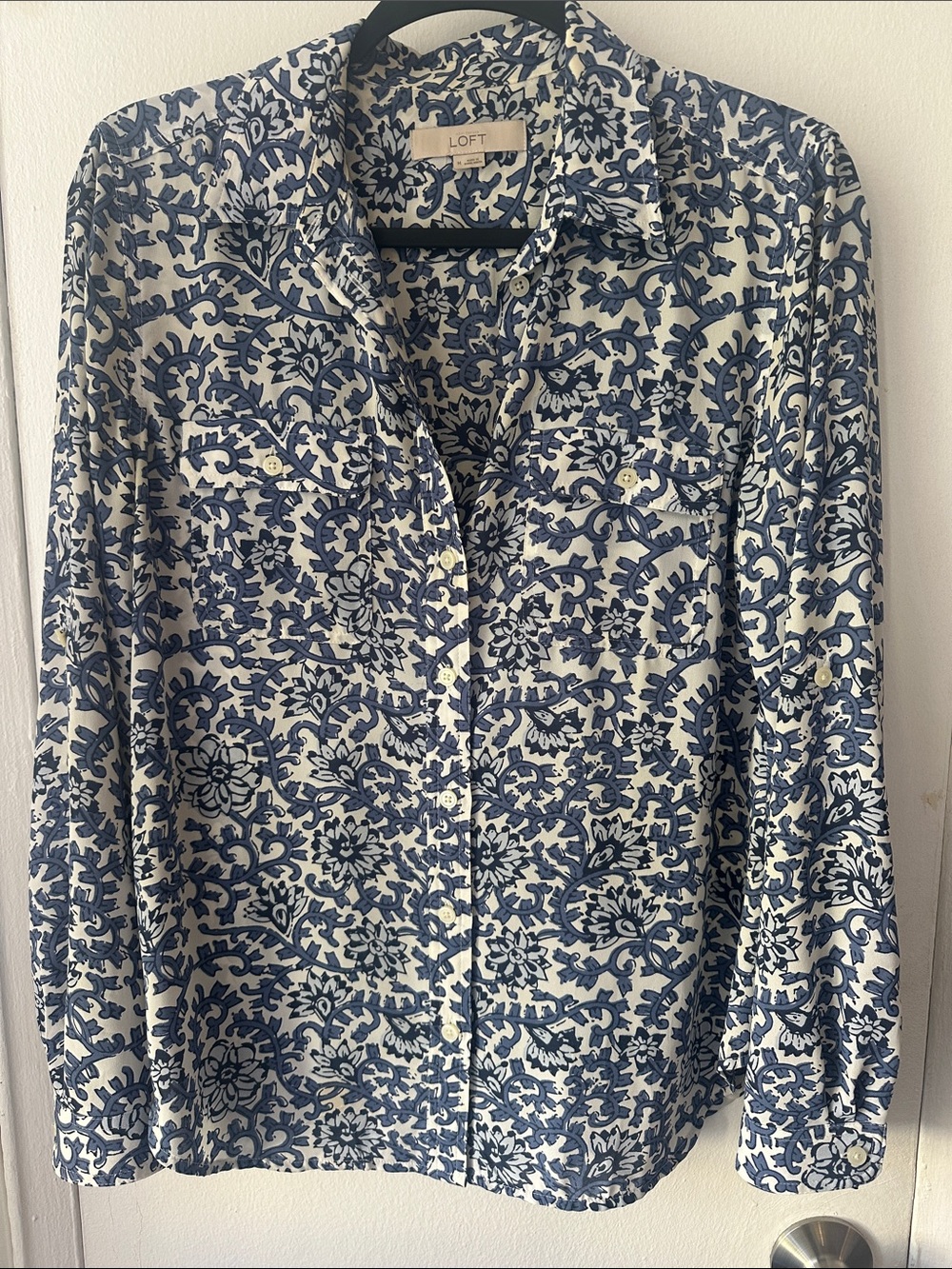 LOFT Blue and White Floral-Print Button Down Blouse sz M